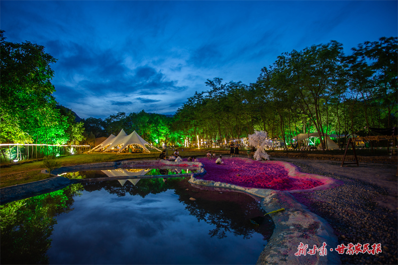 1.崆峒鎮西溝村農家樂夜景 由崆峒區融媒體中心提供