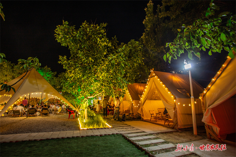 圖4.崆峒鎮西溝村農家樂夜景 由崆峒區融媒體中心提供